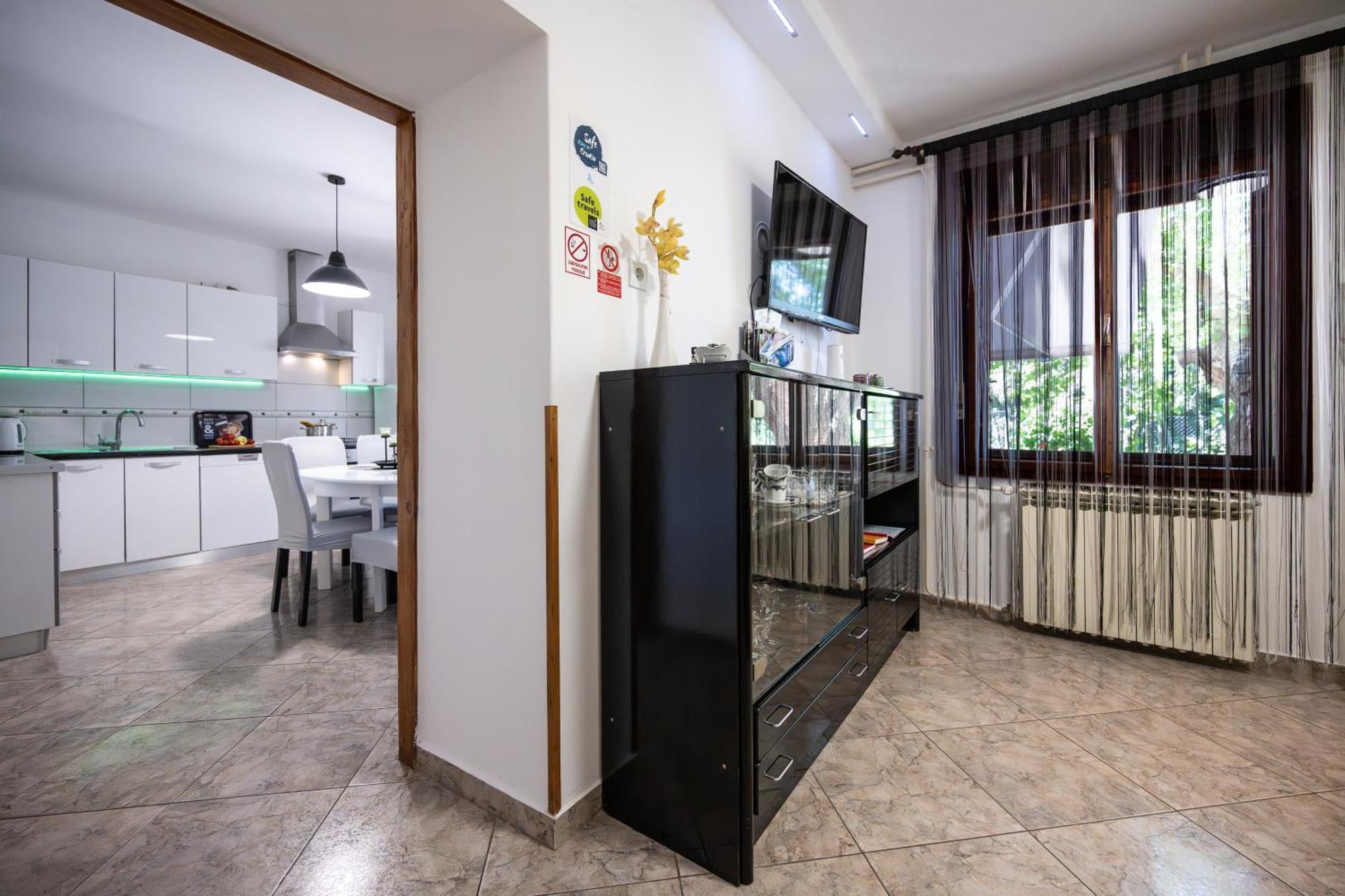 E-M Apartments With Private Pool Винкуран Экстерьер фото