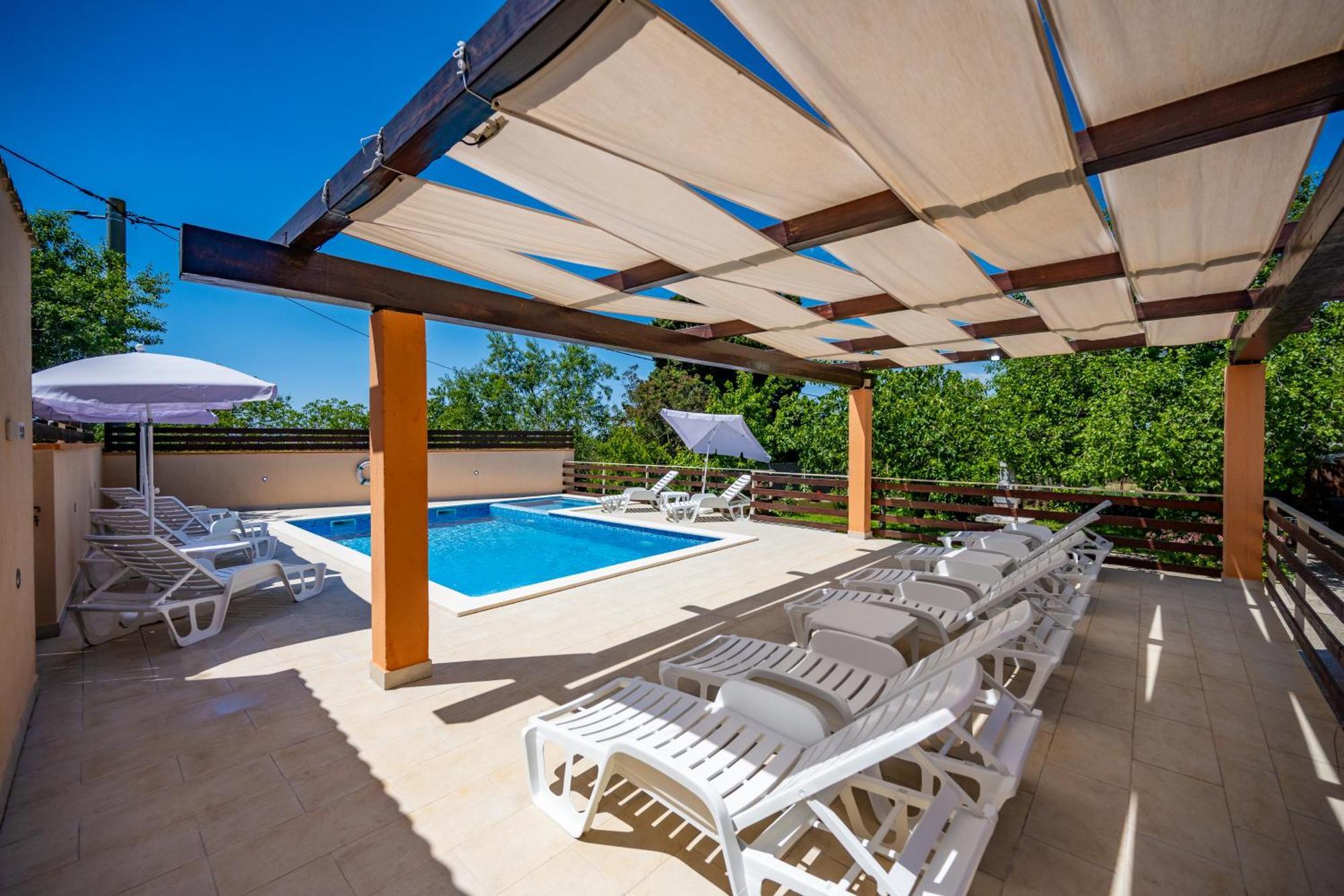 E-M Apartments With Private Pool Винкуран Экстерьер фото